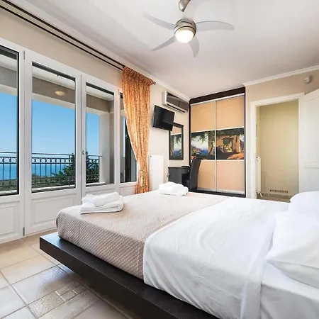 Sleeps 6 Pool Air Con Wifi *