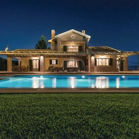 Sleeps 6 Pool Air Con Wifi Vila *